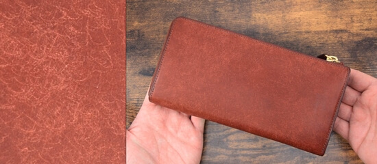 「プエブロレザー」の拡大写真と財布の写真