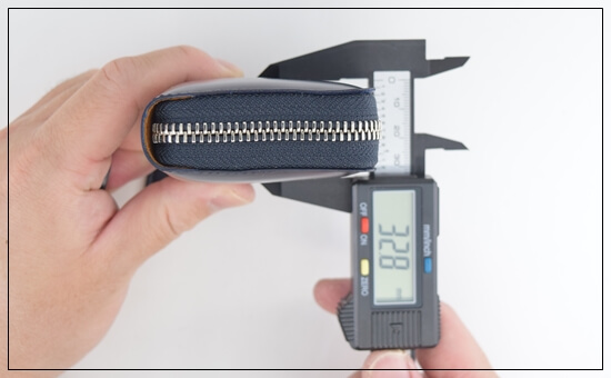 ミドルウォレット（MW-102）　収納時の厚さ計測写真