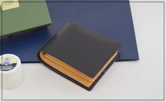 キプリスの「シラサギレザー」二つ折り財布(ベロ付)のレビューまとめ 写真