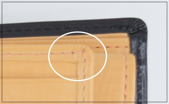 キプリスの二つ折り財布に見られた縫製のゆがみ