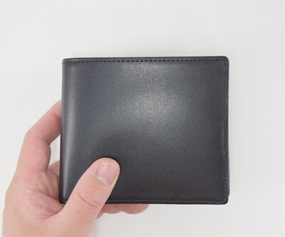 革質を確かめる写真