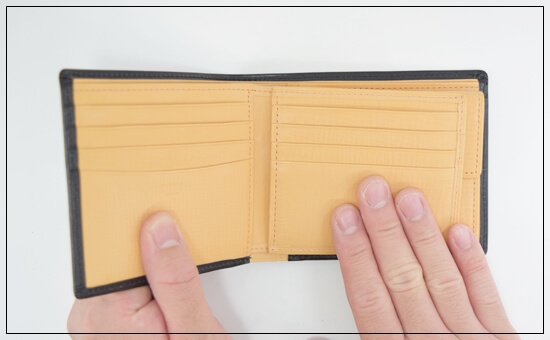 内装の牛革の質感